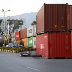 گڈز ٹرانسپورٹرز کا حکومت سے گاڑیوں اور کنٹینرز کا معاوضہ دینے کا مطالبہ