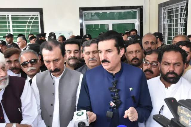 خیبر پختونخوا میں ایمرجنسی اور گورنر راج ایک ساتھ نافذ کرنے کا فیصلہ